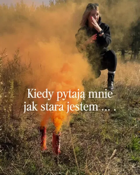 Magda Lelicka na Instagramie — Czy są tu jeszcze Millenialsi, którzy pamiętają życie przed Google? 😂🙋‍♀️ Bo serio, pokolenie 1988 ma chyba wyjątkowo ciekawy moment w historii. Dorastaliśmy analogowo, weszliśmy w